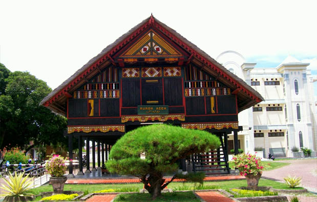 Rumah Adat Aceh (Krong Bade) Dan Nilai-Nilai Filosofinya 