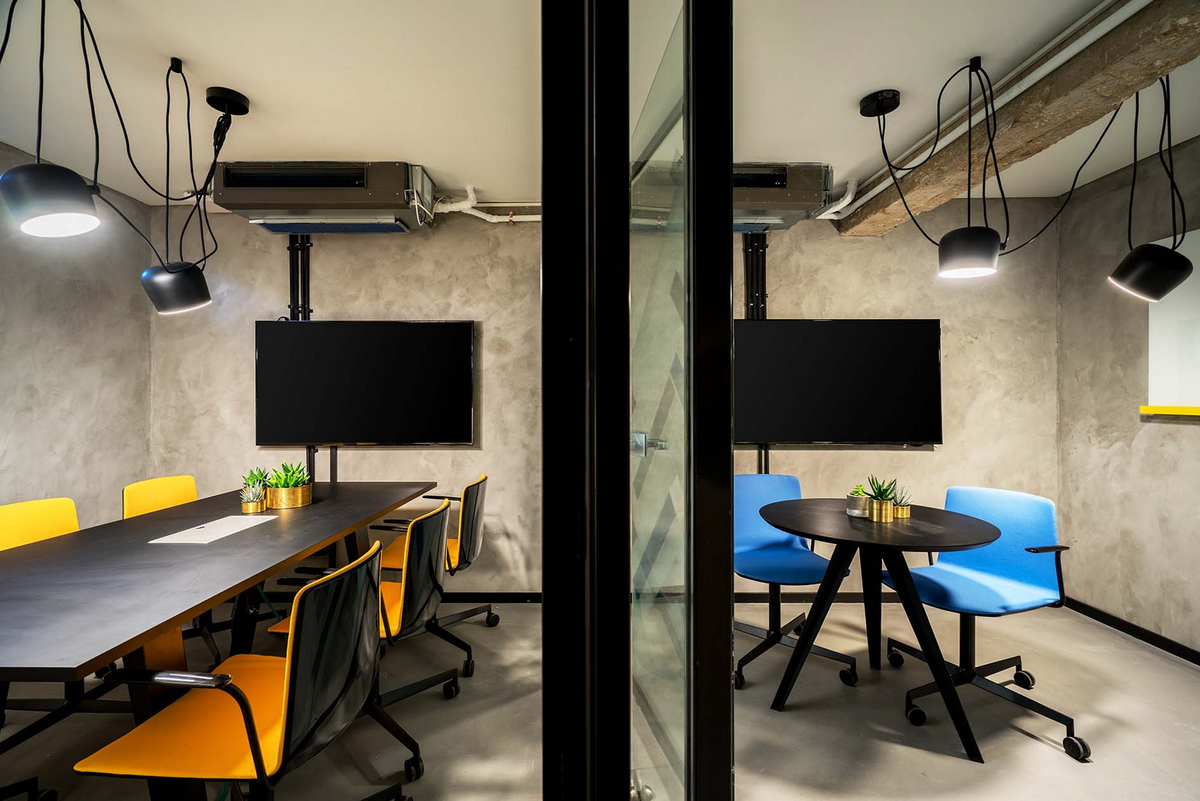  Desain  Ruang Kantor  Kecil  Manfaatkan Sisa Ruang Yang Ada 