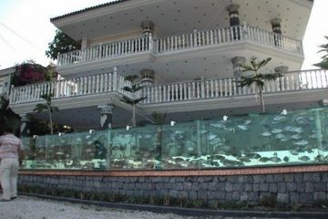 Pagar rumah unik akuarium - SAKTI DESAIN